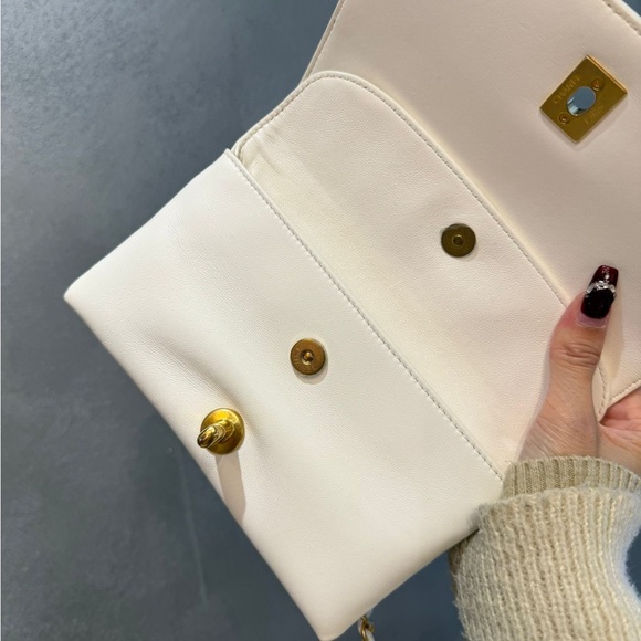 Chanel Mini Flap Bag with top handle GHW Caviar 23B Microchip - Picture 5 of 10